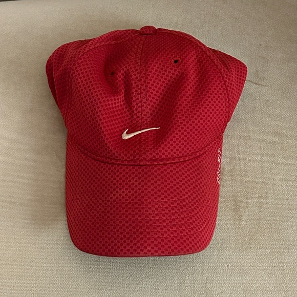 Nike Dri-Fit Tailwind Red Baseball Cap / Hat - Picture 1 of 6